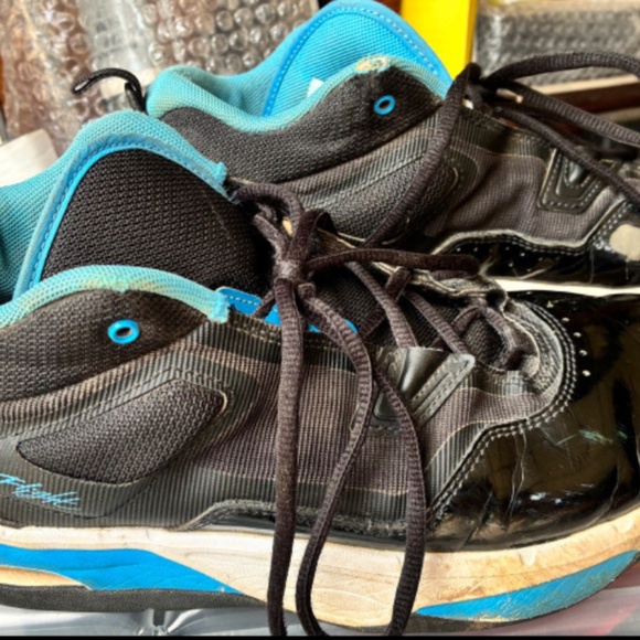 Air Jordan Basketball Shoes - Picture 2 of 2